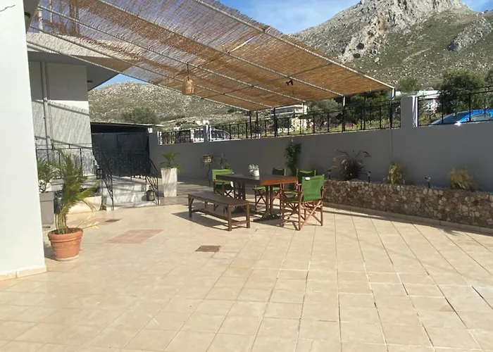 Kasteli House