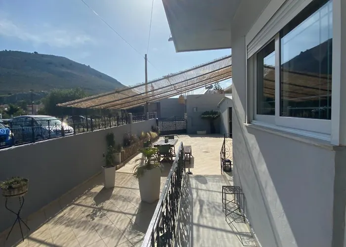 Kasteli House